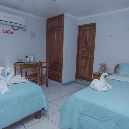 Hostal Leon Dormido Puerto Baquerizo Moreno Exteriér fotografie