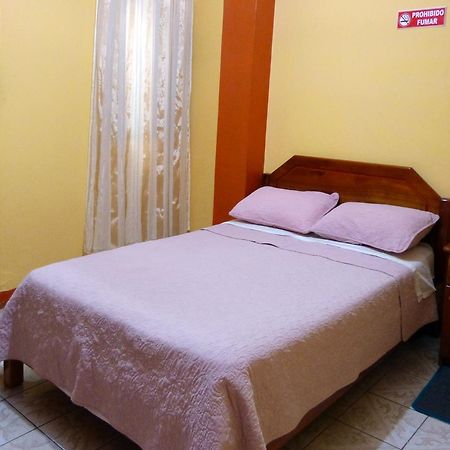 Hostal Leon Dormido Puerto Baquerizo Moreno Exteriér fotografie