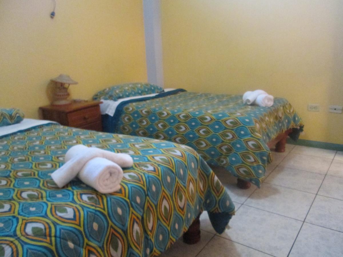 Hostal Leon Dormido Puerto Baquerizo Moreno Exteriér fotografie