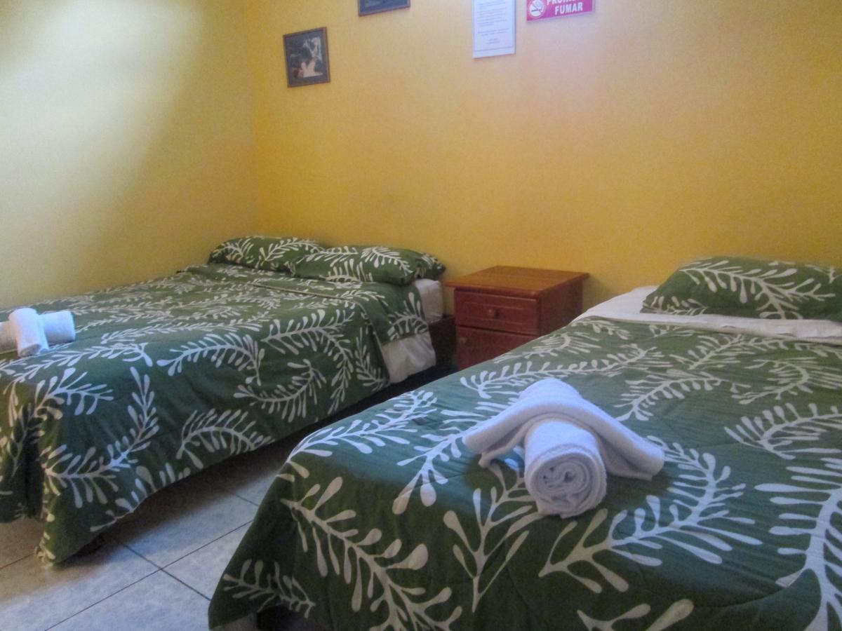 Hostal Leon Dormido Puerto Baquerizo Moreno Exteriér fotografie