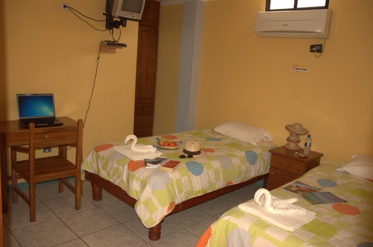 Hostal Leon Dormido Puerto Baquerizo Moreno Exteriér fotografie