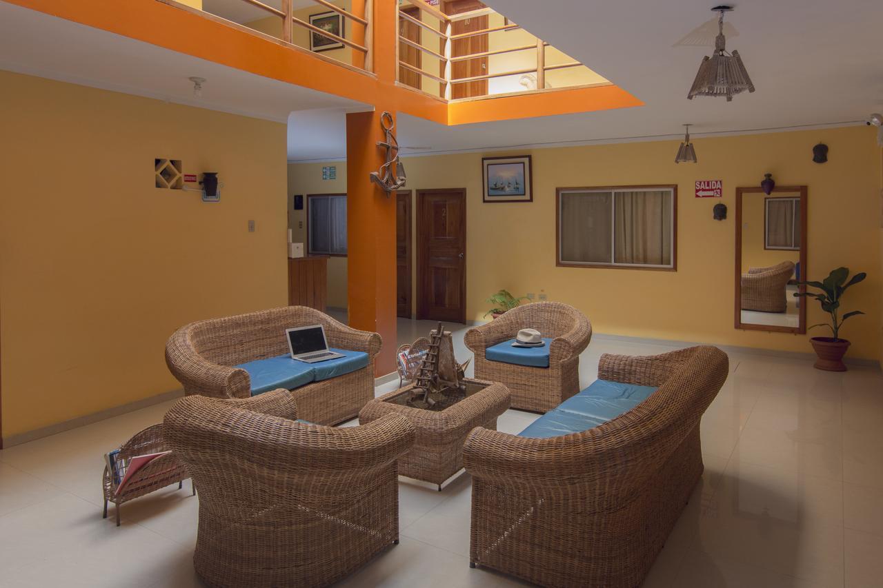 Hostal Leon Dormido Puerto Baquerizo Moreno Exteriér fotografie