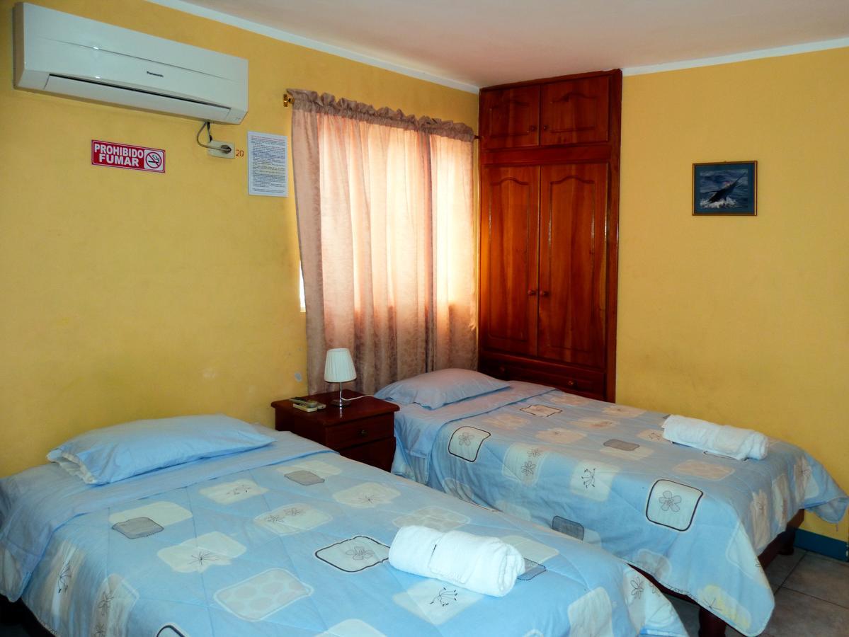 Hostal Leon Dormido Puerto Baquerizo Moreno Exteriér fotografie