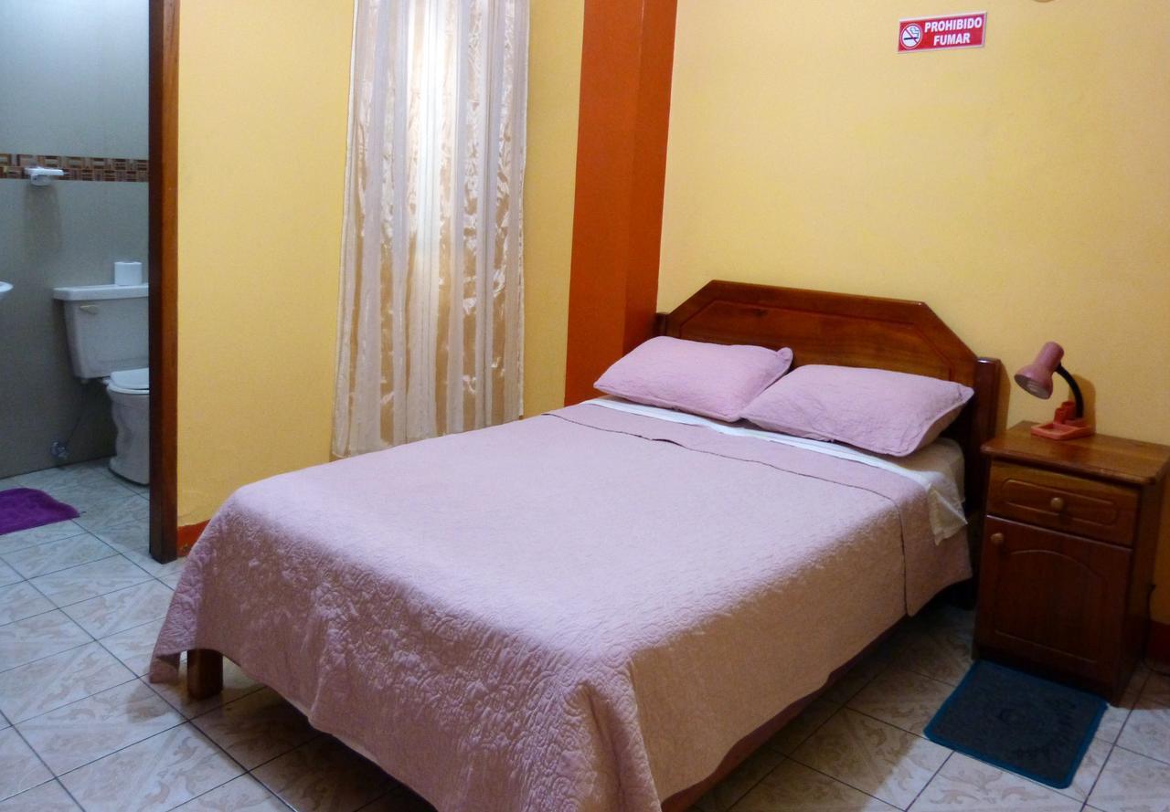 Hostal Leon Dormido Puerto Baquerizo Moreno Exteriér fotografie