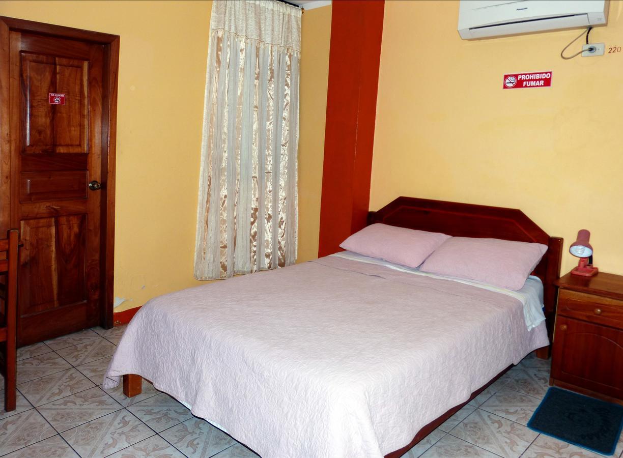 Hostal Leon Dormido Puerto Baquerizo Moreno Exteriér fotografie